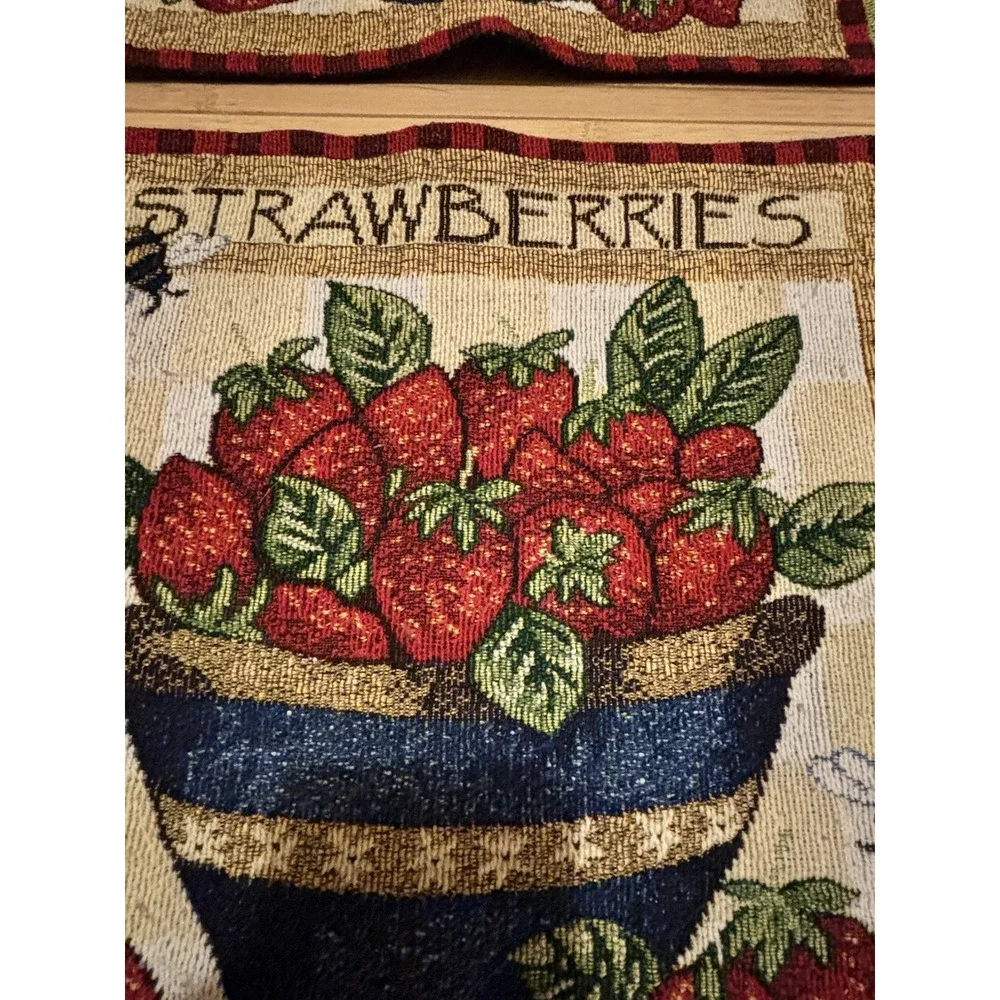 Strawberry Bowl Table Runner 70 in Unlined Jacquard Tapestry Wi/ 3 Placemats [Z]